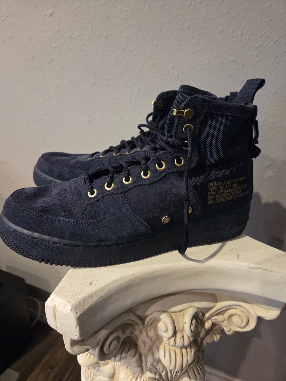 Men's Nike Air Force SF Mid Obsidian with Gold Eyelets - Picture 2 of 5